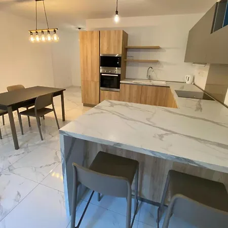 Modern Heart Of V122 - Happy Апартаменты Слима